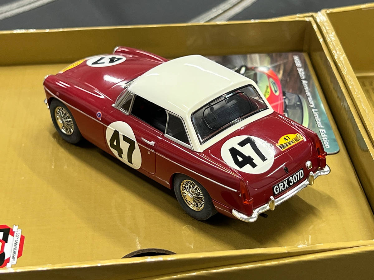 No.174 SCALEXTRIC Celebrating 50th Years of MGB [新品未使用 1/32スロットカー]の画像3