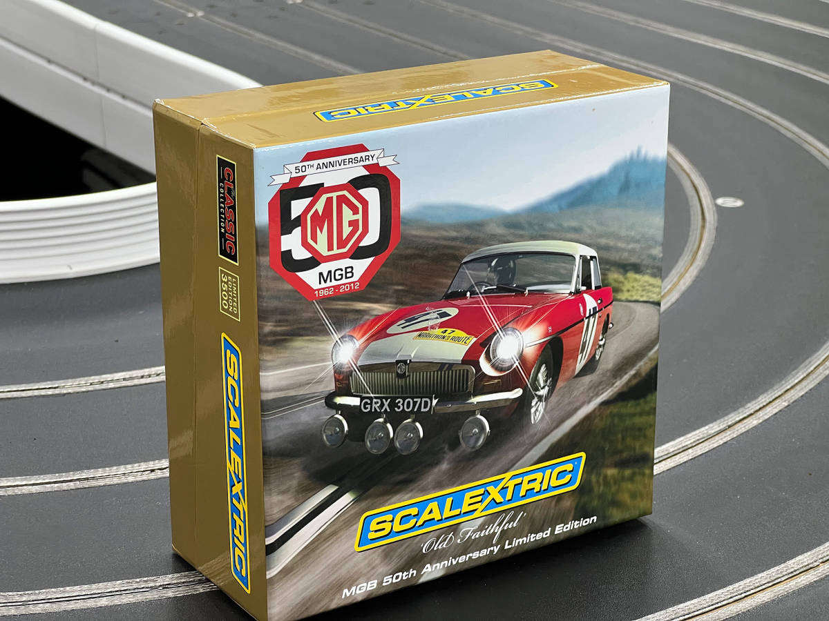 No.174 SCALEXTRIC Celebrating 50th Years of MGB [新品未使用 1/32スロットカー]の画像4
