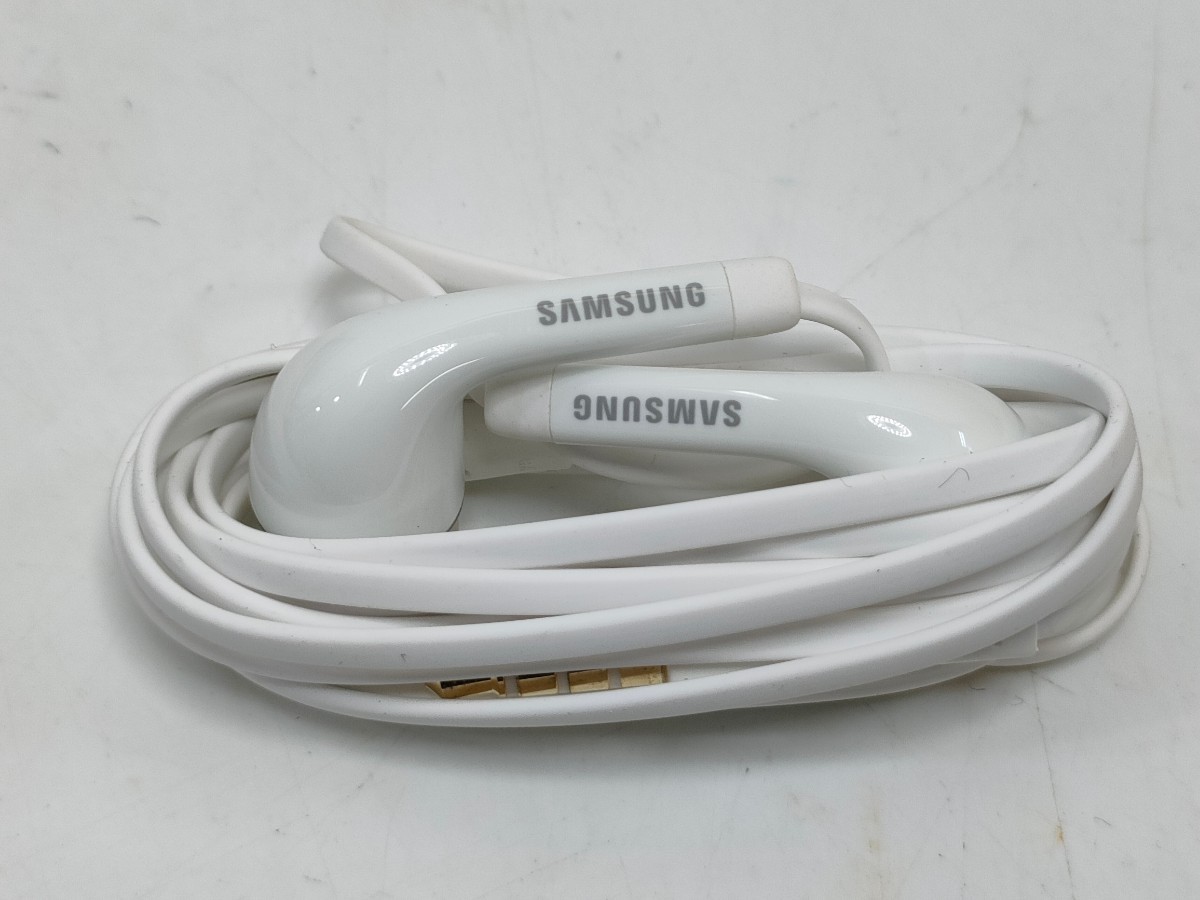 管理1153 SAMSUNG サムスン Headset Ecouteur スマホ用 イヤホン ギャラクシー 3.5mm EO-HS3303WE 未使用 _画像2