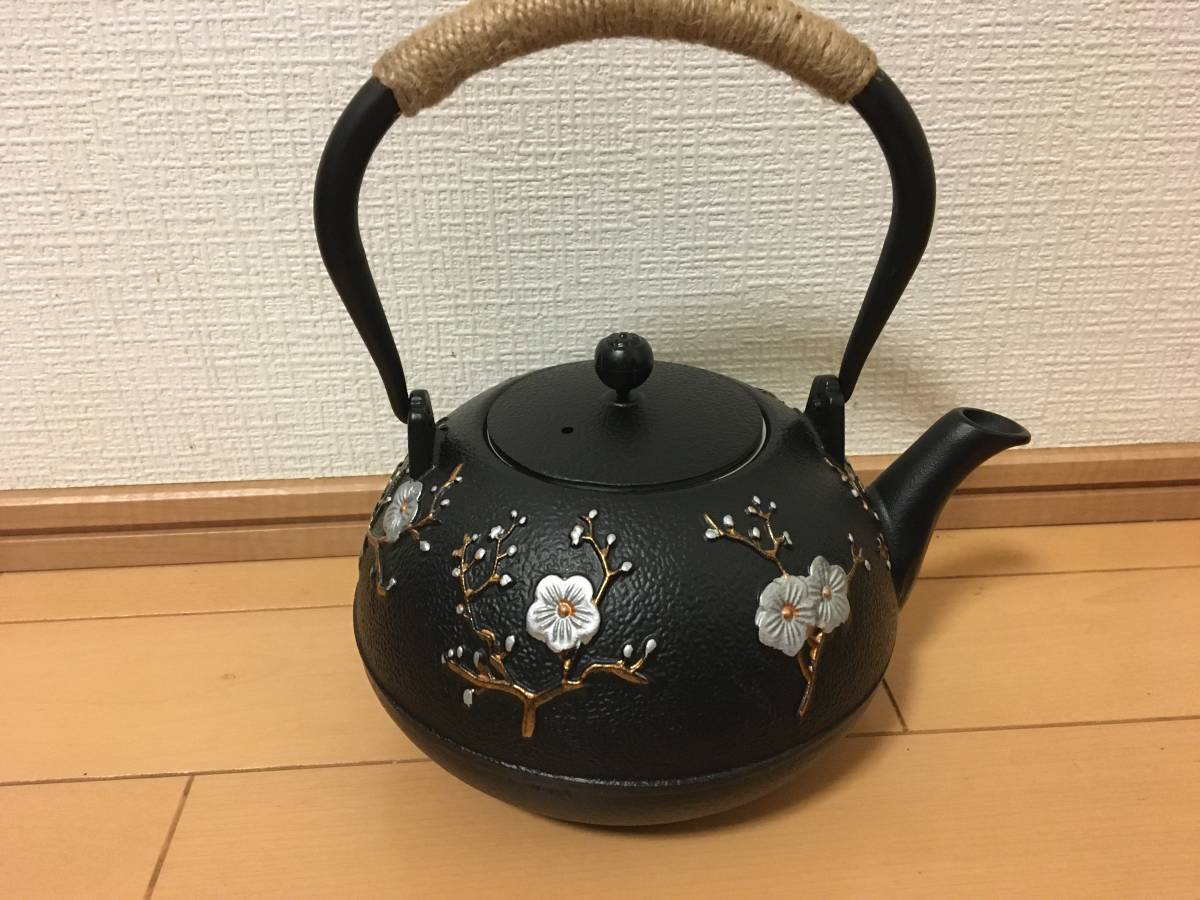 未使用品南部鉄器 梅の花 直火鉄瓶急須 約1.2L 　ティー用品_画像1