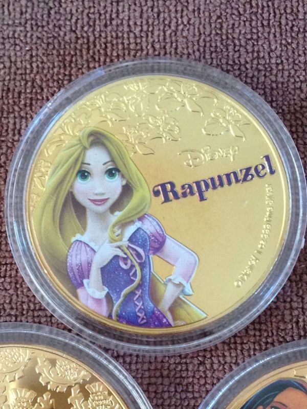 X28）ディズニー メリダラプンツェルムーラン等 記念金貨、コインカラーメダル 5枚の画像2