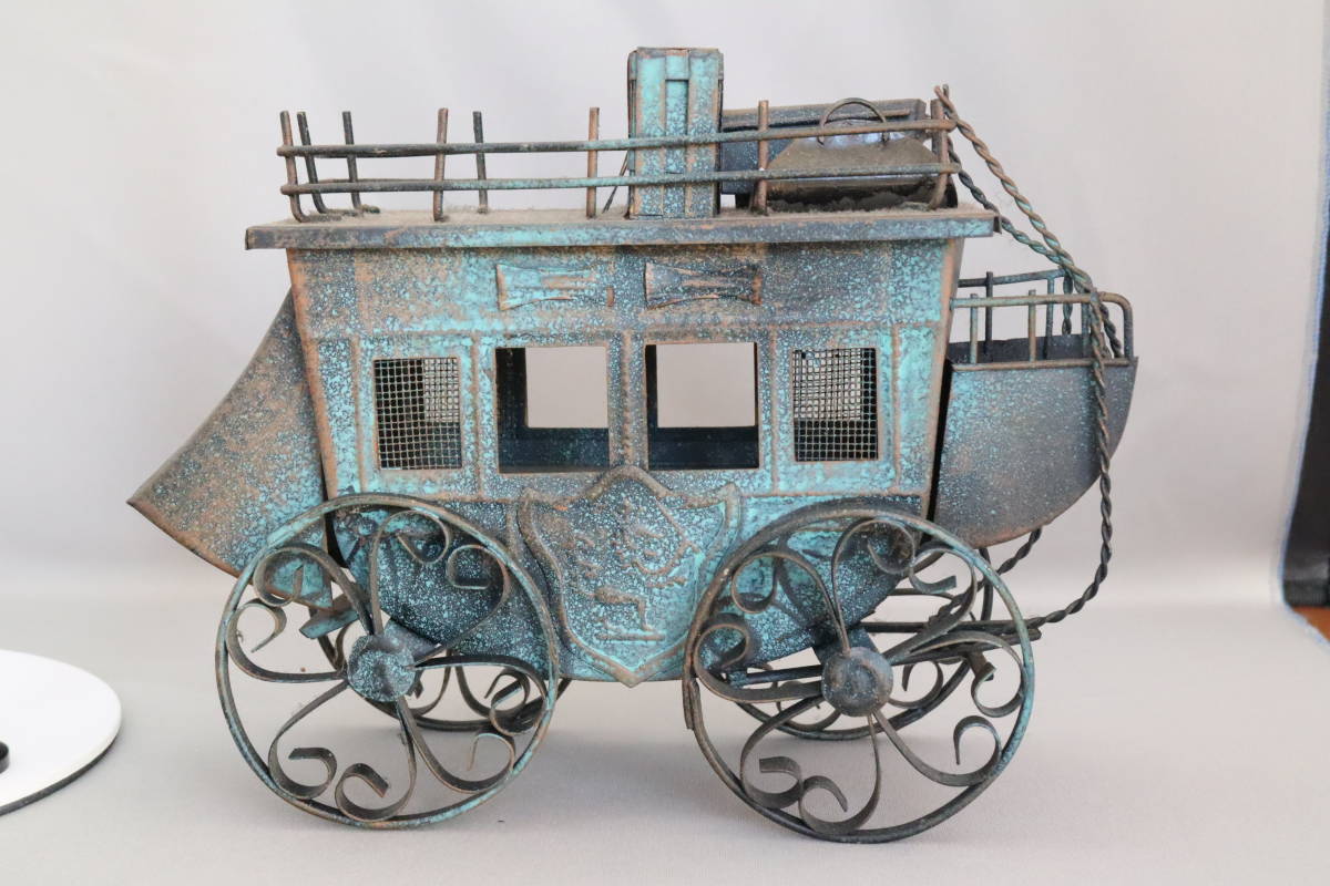 .. horse car omnibus station horse car ornament (Vintage Omnibus Stagecoach Western Carriage) total length approximately 24cm, iron made 