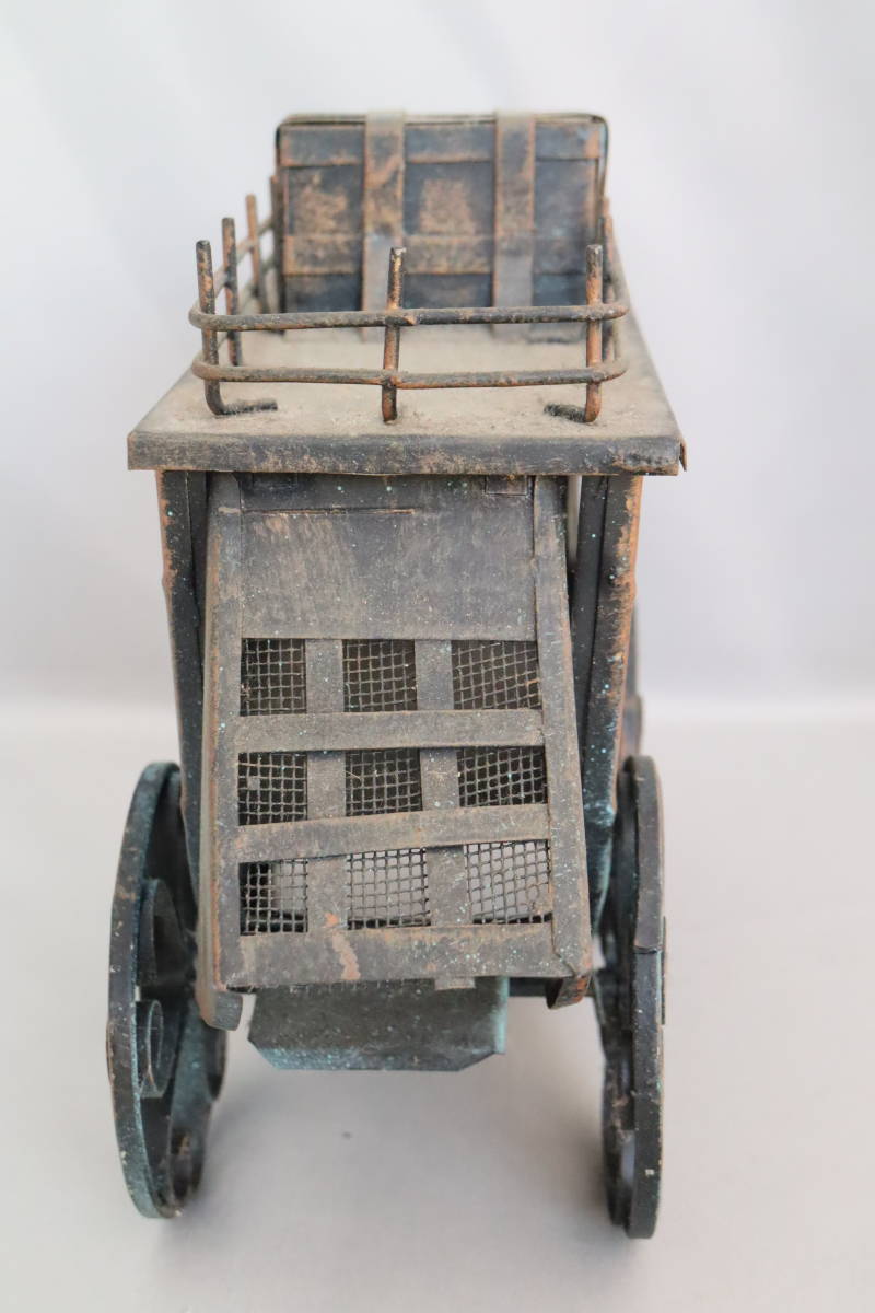 .. horse car omnibus station horse car ornament (Vintage Omnibus Stagecoach Western Carriage) total length approximately 24cm, iron made 