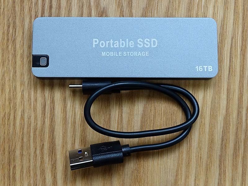 ◆◆Portable SSD 16TB USBケーブル付属 未確認 ジャンク|E-1059◆◆_画像1