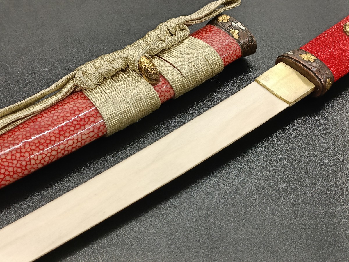 日本刀装具 短刀合口拵 流れ桜花の図 銅装具 本鮫皮装具 木刀木製柄 刀剣美術 赤鮫皮の画像7