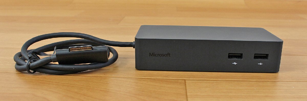 △現状品△ マイクロソフト Surface Dock Model1661　簡易チェック 通電○ 未確認　箱/ACアダプター付 スレキズ (2733023)_画像4