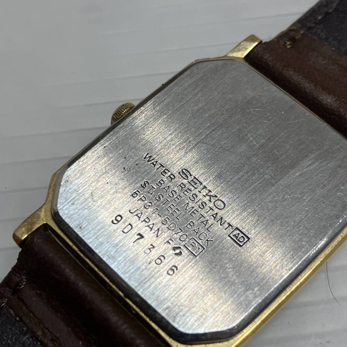 美品 SEIKO セイコー 5P31‐5D50 腕時計 クオーツ アナログ 3針 ステン ゴールド文字盤 _画像6
