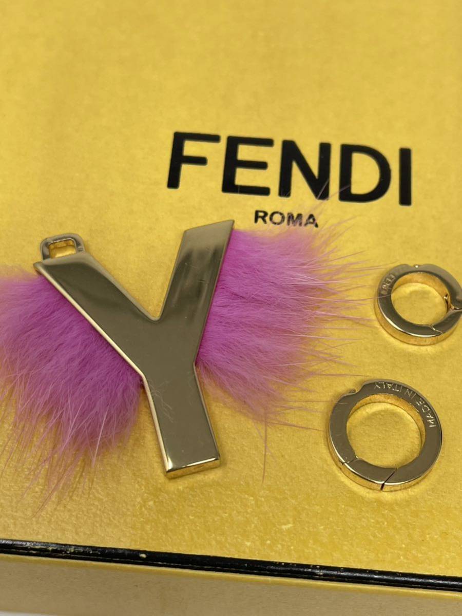 ★送料無料 超美品 FENDI チャーム ペンダントトップ キーホルダー ゴールド ファー ゴールド 8.1g 箱付きの画像1