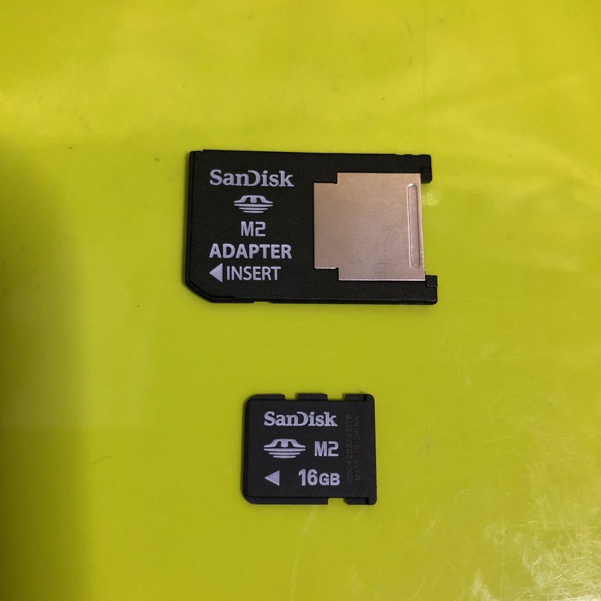 SanDisk/サンディスク PSPGO用 M2 16GB メモリースティックメモリーカード アダプター付き ／PSPでフォーマット済み　美品　⑥_画像1