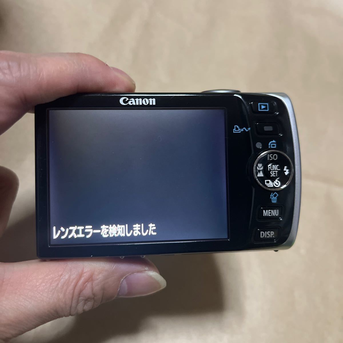 Canon/キャノン　IXY 910IS 本体のみ　通電OK レンズエラーのジャンク扱い　デジカメ　純正バッテリー付き　日本製_画像1