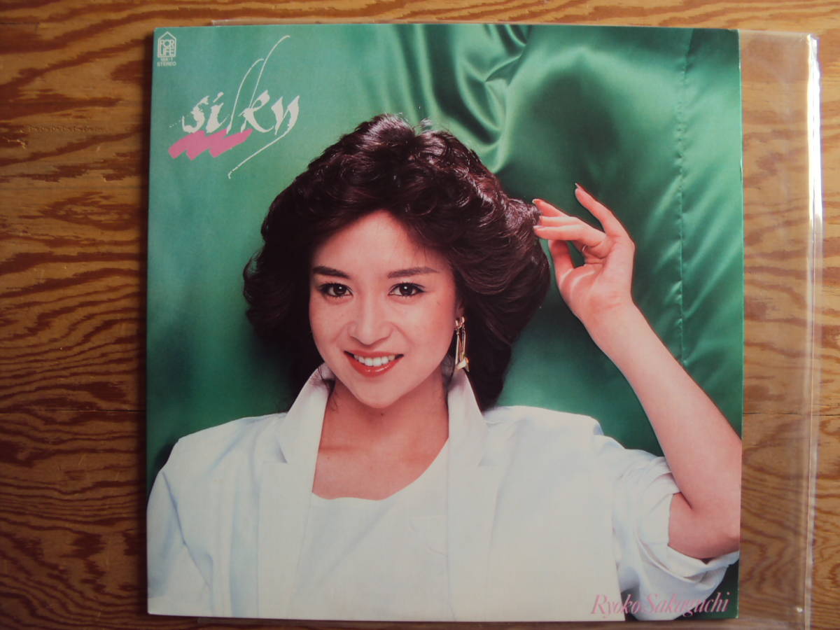 坂口良子／SILKY　国内盤レコード カラーレコード_画像1