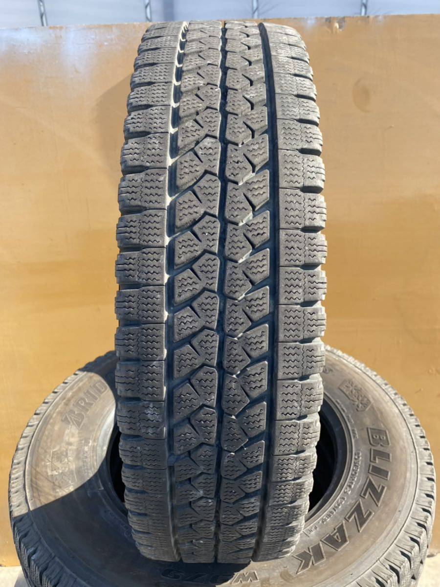 ★☆直接引き取りも可能！！(472)　ブリヂストン BLIZZAK W979 205/80R17.5 120/118L 6本セット☆★_画像2