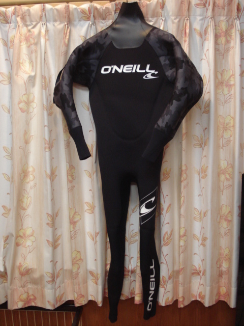 新品・未使用！　手渡し大歓迎！ 　★　ONEILL/オニール/ウエットスーツ！　 XSサイズ！　 ブラックウェットスーツ！　★_画像1