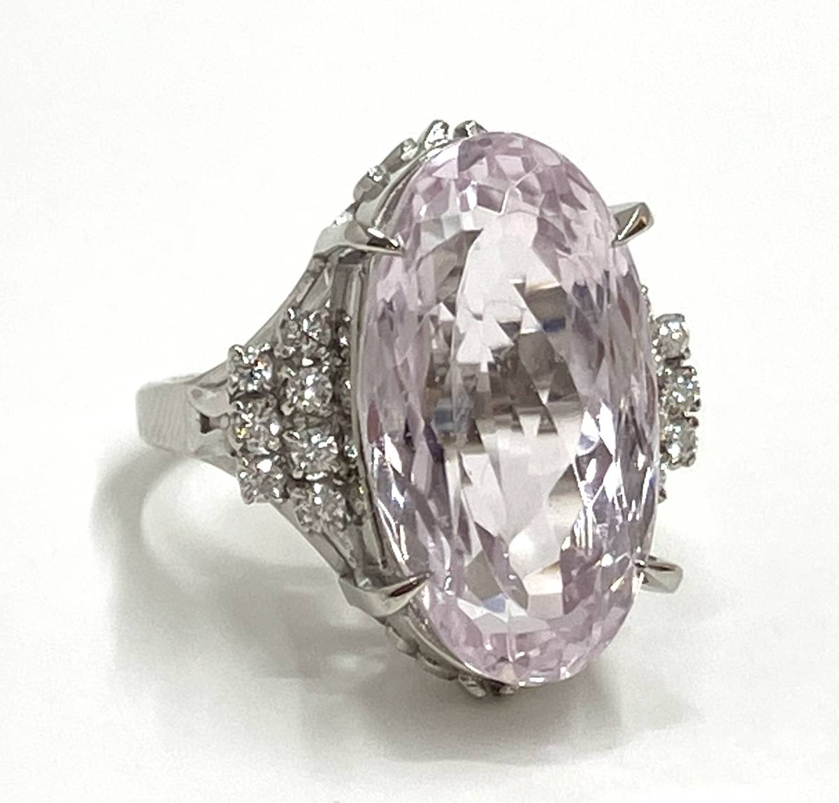 【値下げ】 Pt900 天然クンツァイト15.1ct ソーティング付き #10.5 11.2g 指輪 リング ダイヤ0.26ct プラチナ台