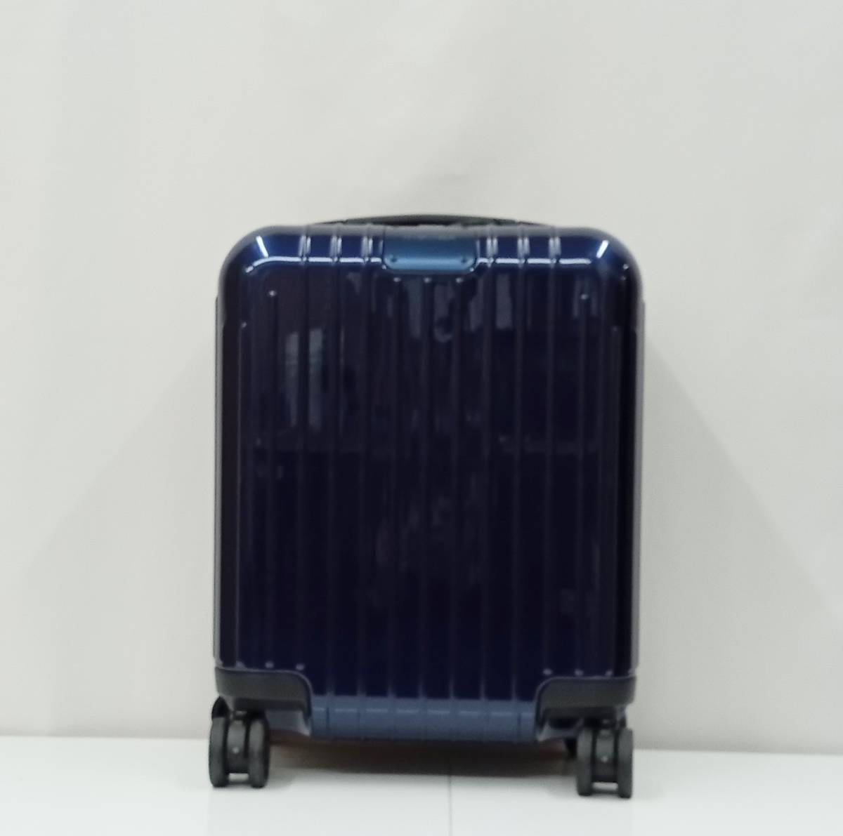 Rimowa スーツケース ブルー リモア Essential Lite エッセンシャル ライト 82342604 4輪 19L 1.7kg 通年_画像1