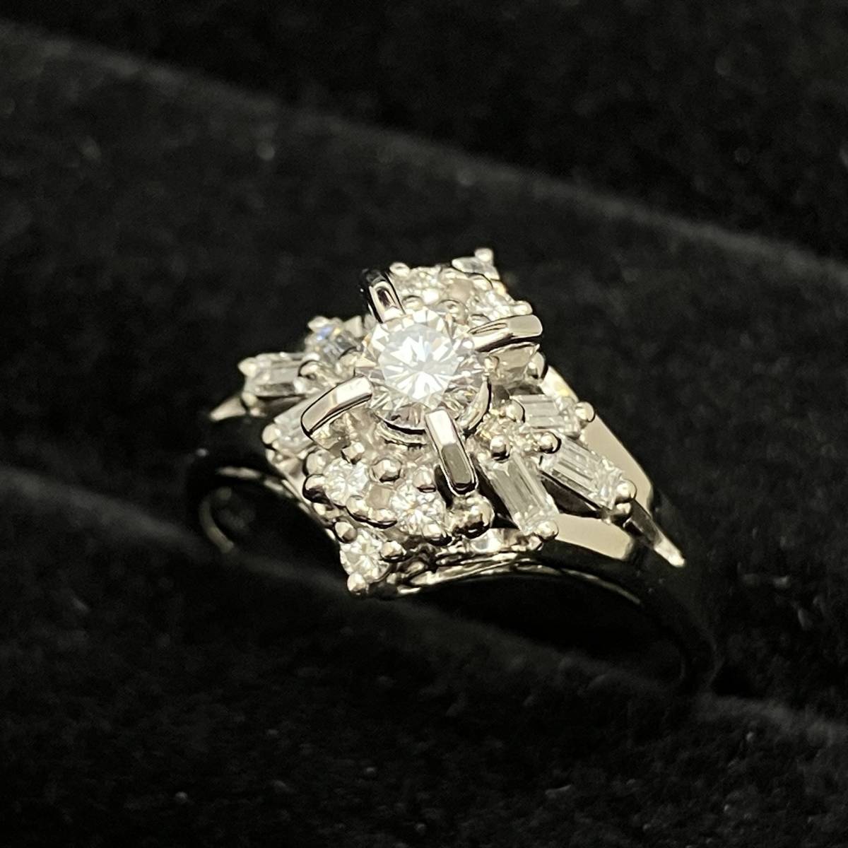 定番のお歳暮&冬ギフトの商品をすべ リング デザイン 0.22ct 0.16ct 天然ダイヤモンド 新品仕上済み 鑑別カード付 Pt900 指輪 プラチナ 5.5g 9号 プラチナ台