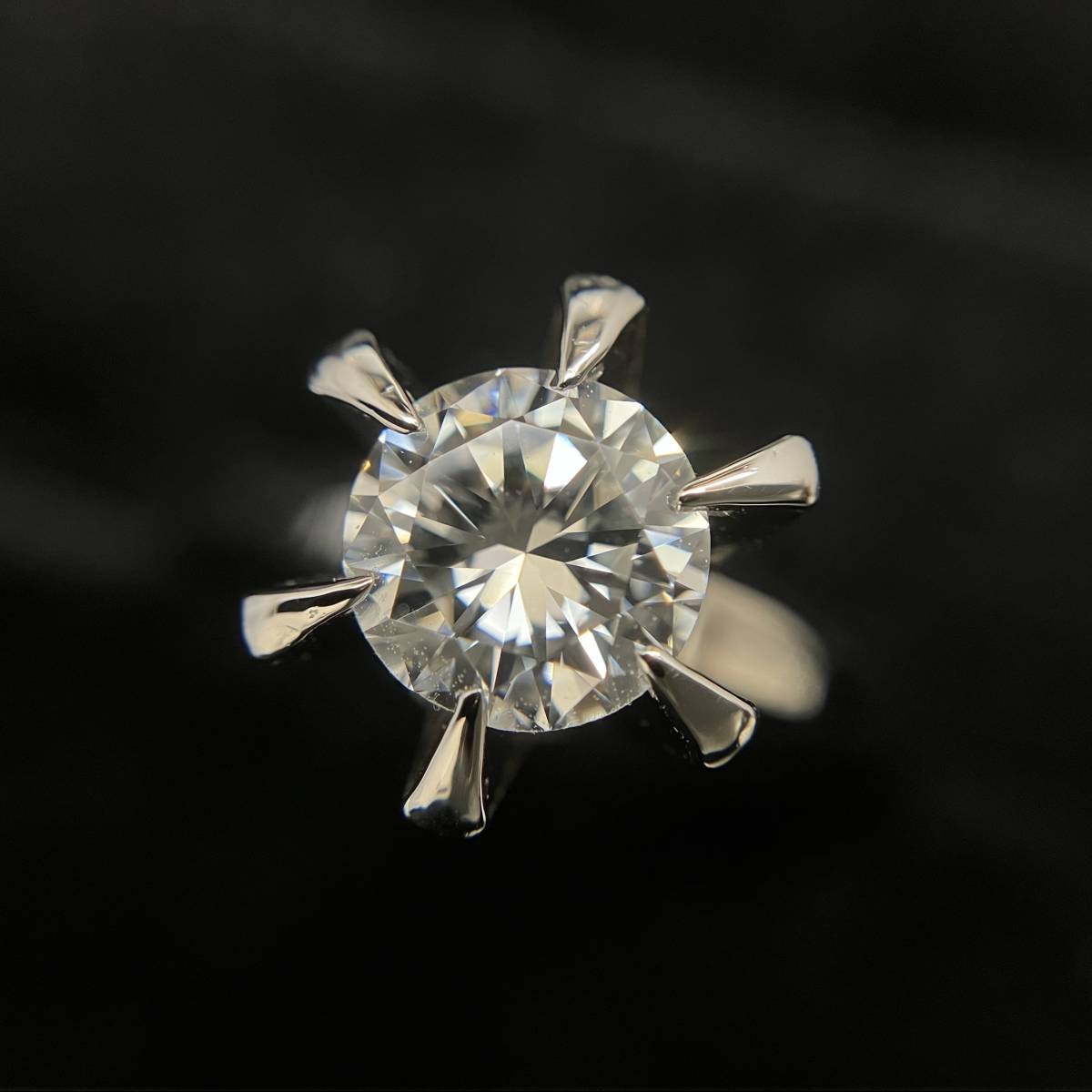 独特の上品 鑑定書付き 新品仕上済み 一粒 ダイヤ 0.78ct デザイン リング Pt900 14号 6.4g プラチナ 指輪 ホールマーク 造幣局 刻印 入 プラチナ台