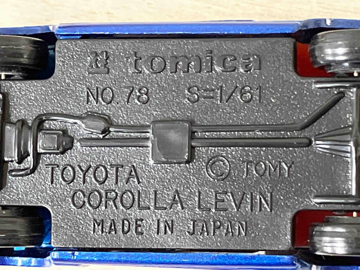 トミカ No.78 トヨタ カローラ レビン 紺メタリック×金サイドライン 赤シート 1Hホイール DOHC EFI 黒箱 日本製 トミー_画像6
