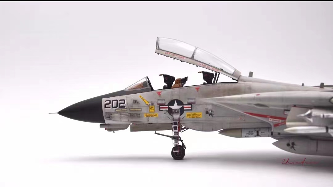 1/72 アメリカ海軍 F-14Aトムキャット VF-31 組立塗装済完成 1/72 アメリカ海軍 F-14Aトムキャット VF-31 組立塗装済完成