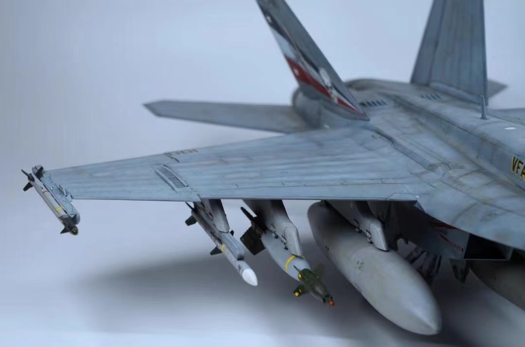 1/48 アメリカ空軍 F/A-18F VFA-2 組立塗装済完成品_画像8