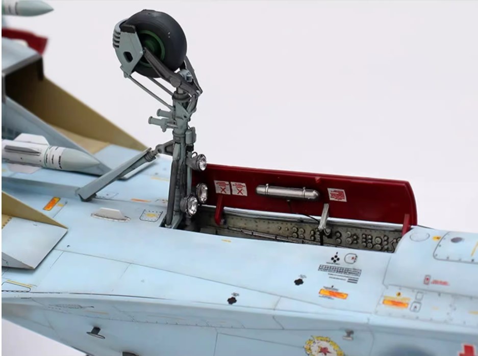 1/48 ロシア空軍 Su-27UB 組立塗装済完成品_画像6