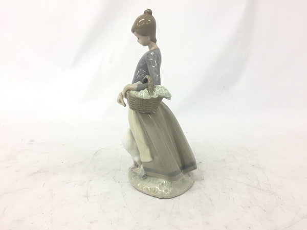 LLADRO リヤドロ 陶器 アヒルに餌をあげる少女 置物 中古 G8348732_画像1