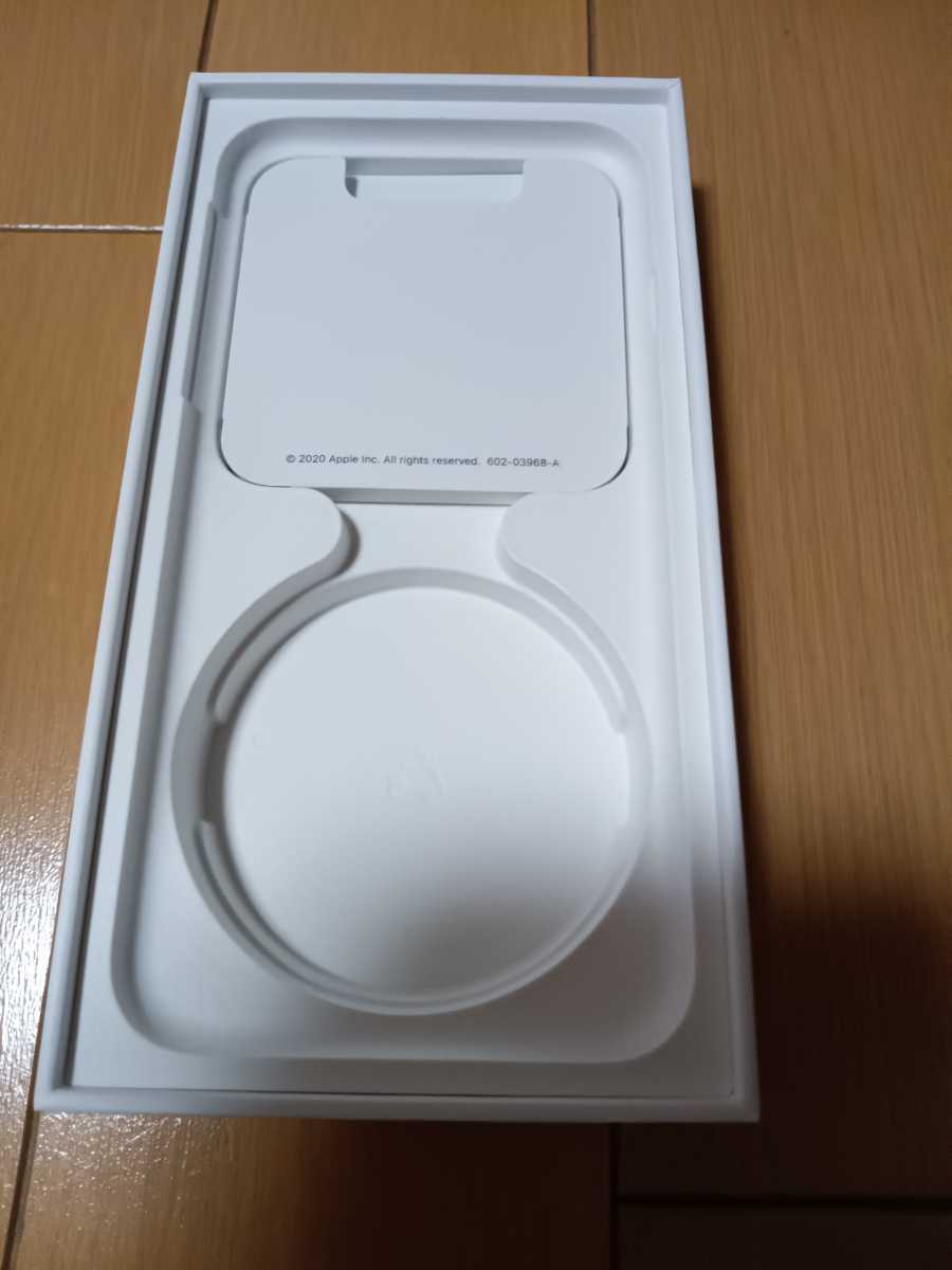 iphone SE の箱（空箱）　と　その他（写真参照）　アイフォン Apple　※本体や付属機器無し_画像4