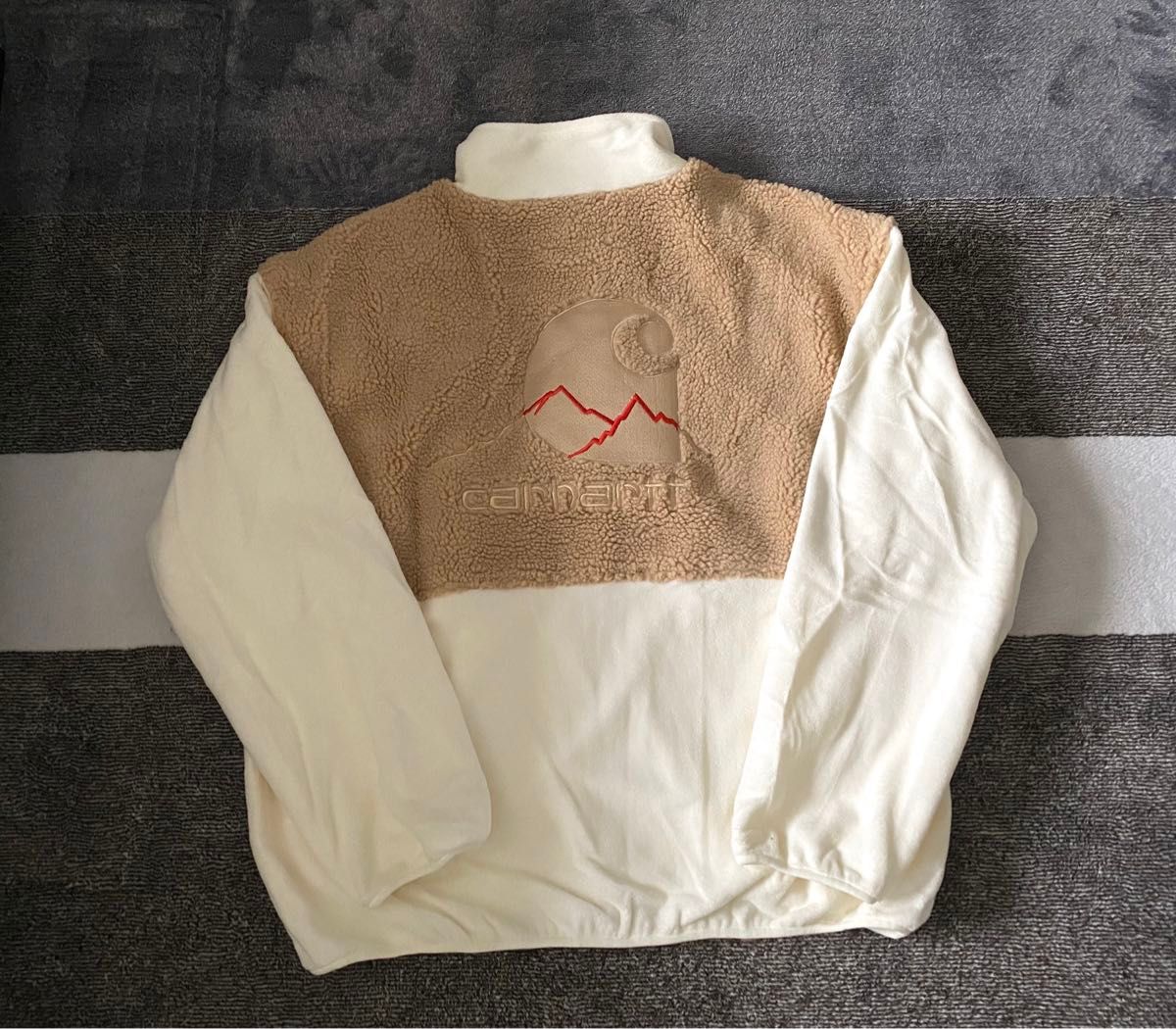 新品 Carhartt(カーハート)フリースボアジャケット ブランドロゴ 新品 Carhartt(カーハート)フリースボアジャケット ブランドロゴ