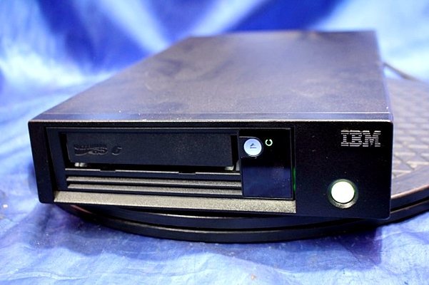 IBM　テープ・ライブラリ SystemStorage 3580-H6S / LTO6ドライブ搭載　45127Y_画像1