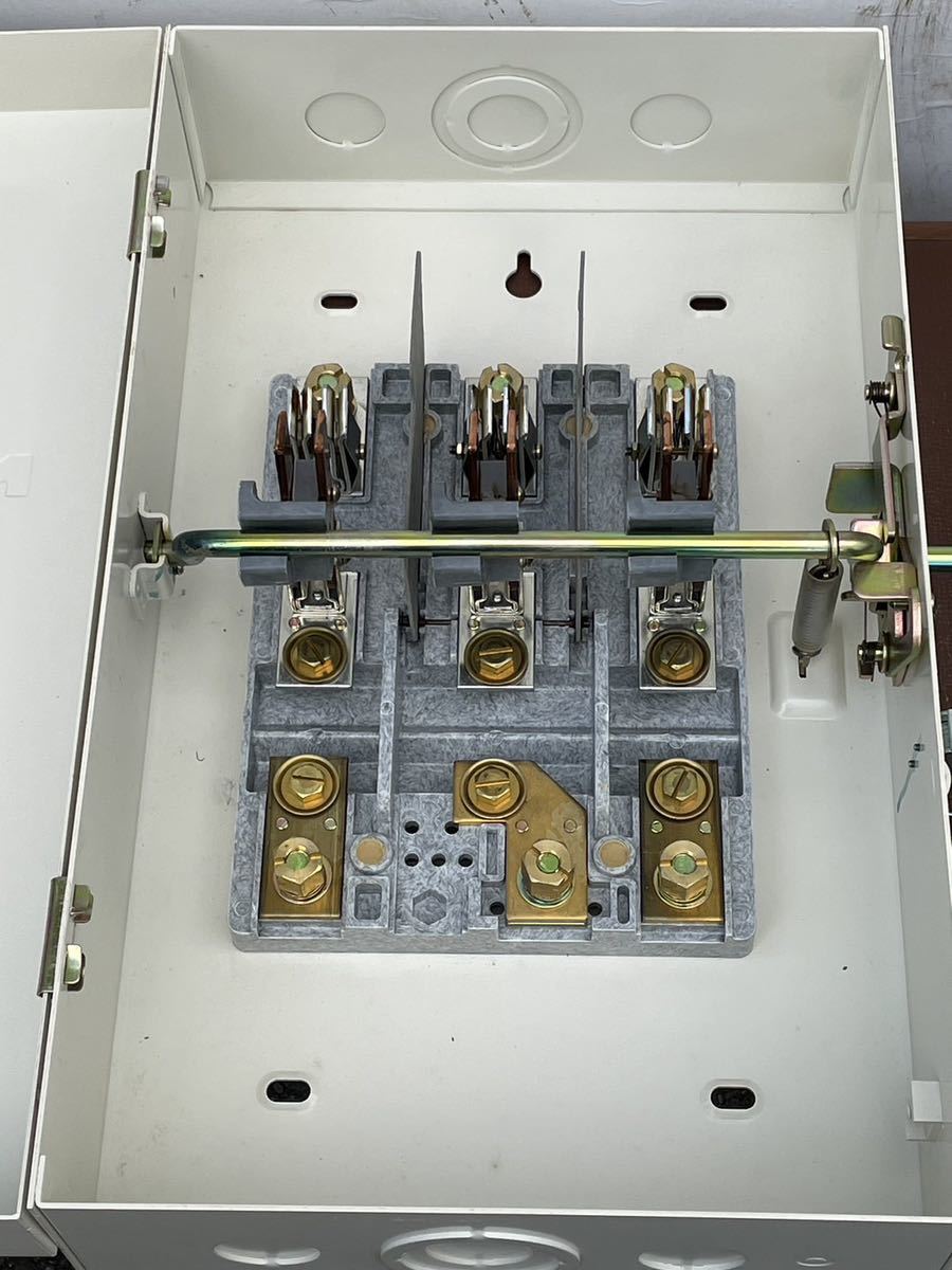 管理115I 日東 鉄箱開閉器SB-3P 200A 未使用_画像9