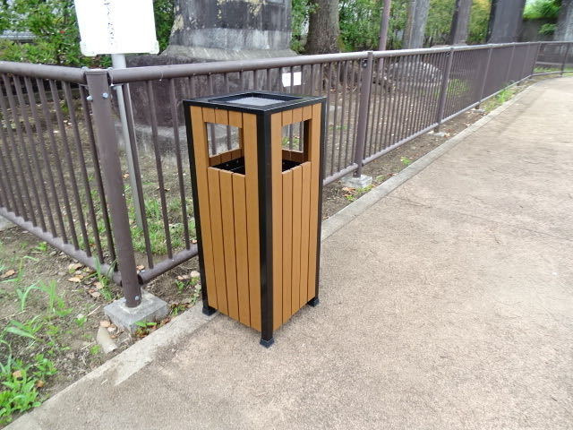 ゴミ箱 ダストボックス 動畫説明 木目 ウッド調(diào) 灰皿付 ダスト ボックス 防錆 店舗レストラン飲食店デパート コンビニ イベント會場 公園