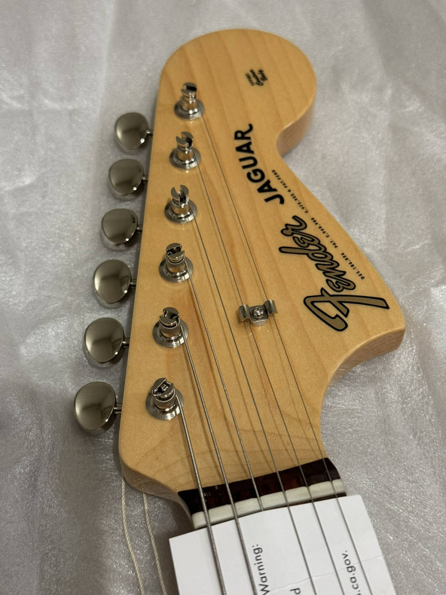 ★新品未使用★ Fender Made in Japan Traditional 60s Jaguar 3-Color Sunburst エレキギター_画像3