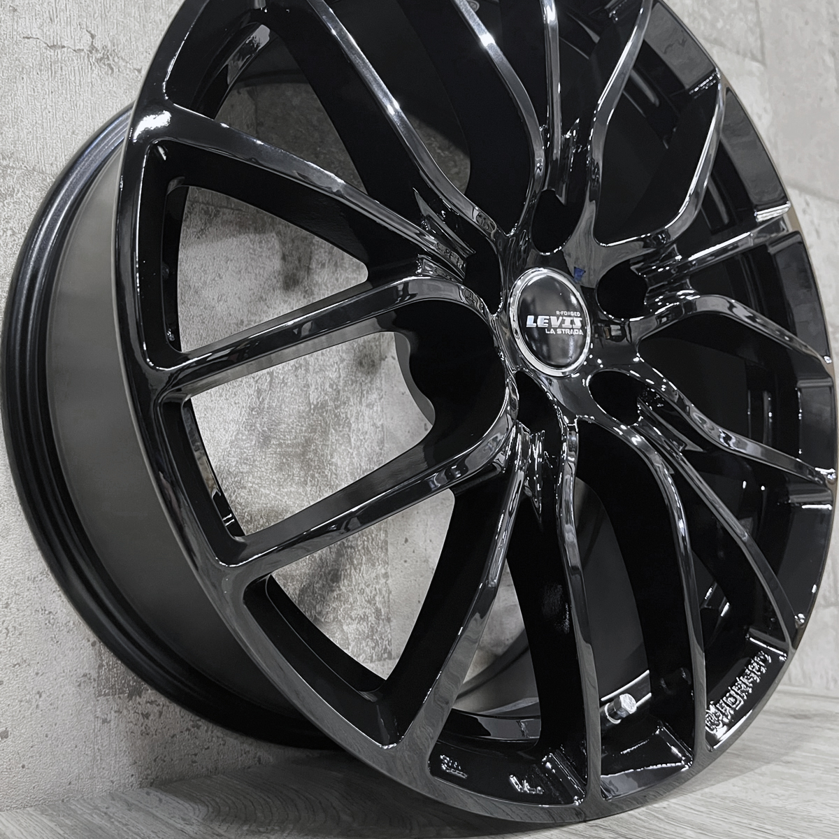 2台分限定特価 スタッドレスホイールセット 235/65R18 ブリヂストン DM-V3 特注LEVIS R-FORGED 18×7.5J+35 5/114.3 RX 純正平座ナット専用_画像3