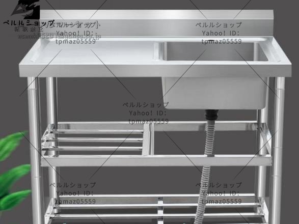 台所業務用の厚いステンレスの水槽には、スタンドが付いています