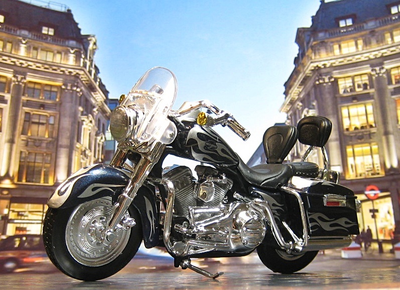 Maisto マイスト 1/18 Harley ハーレー 2002 CVO Custom ツーリング 濃紺メタ フレイムス 炎 レトロ ノスタルジー 箱付 バイク オートバイ_画像2