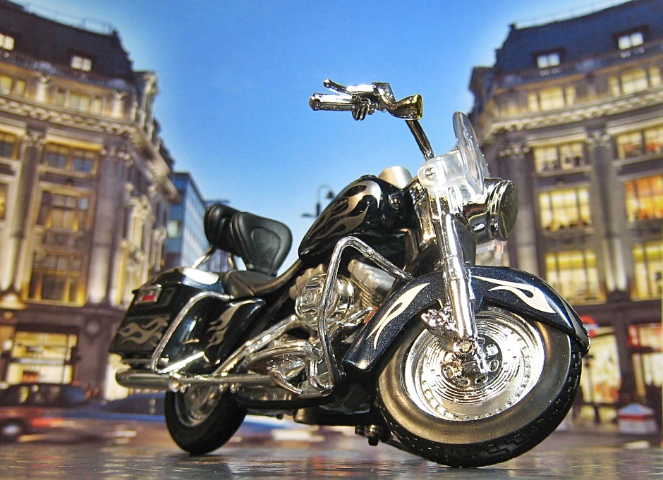 Maisto マイスト 1/18 Harley ハーレー 2002 CVO Custom ツーリング 濃紺メタ フレイムス 炎 レトロ ノスタルジー 箱付 バイク オートバイ_画像3