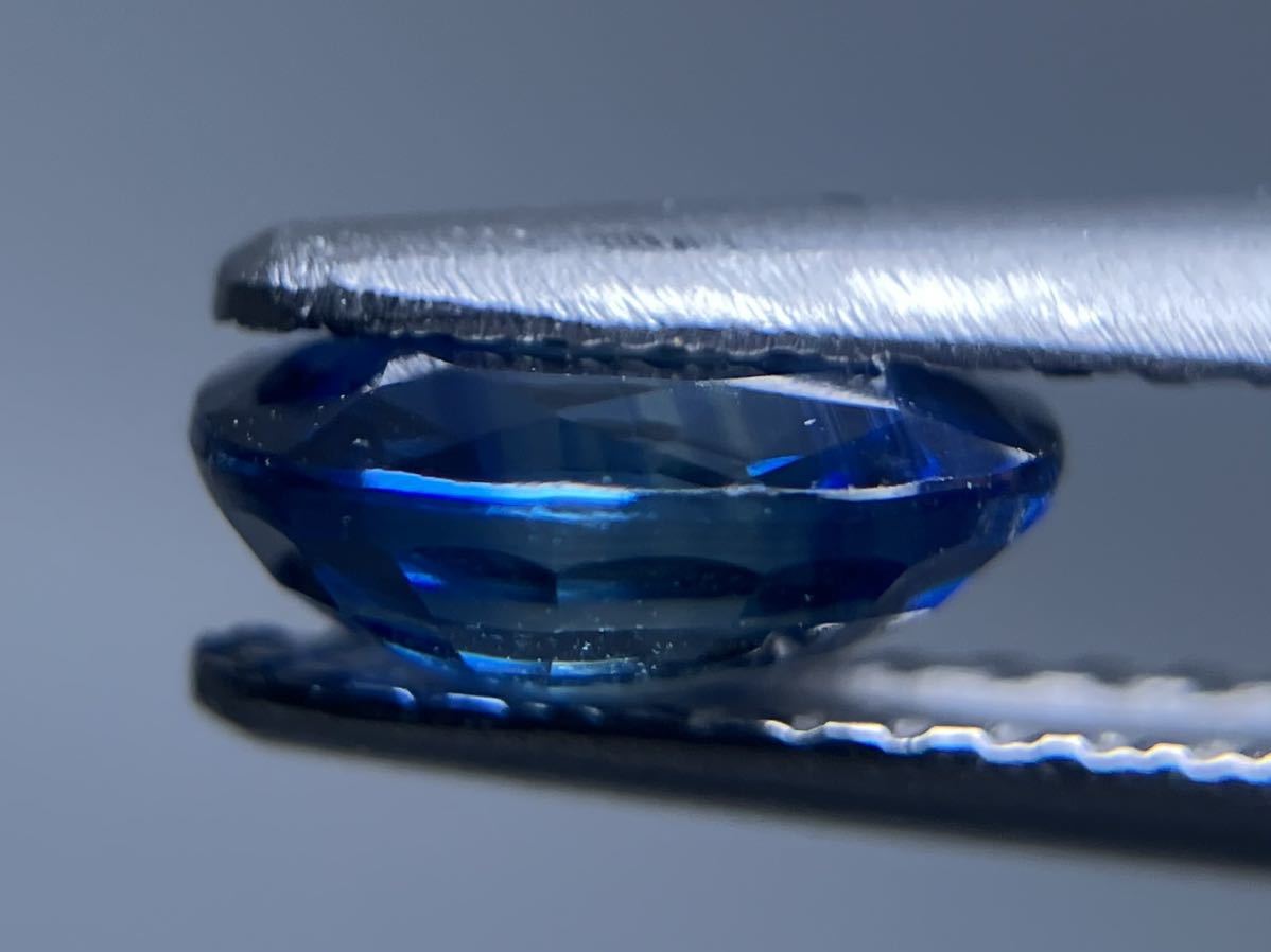 宝石ソーティング付き 天然 サファイア　1.241ct 縦6.9㎜×横5.8㎜×高さ2.9 ㎜ 1022YY