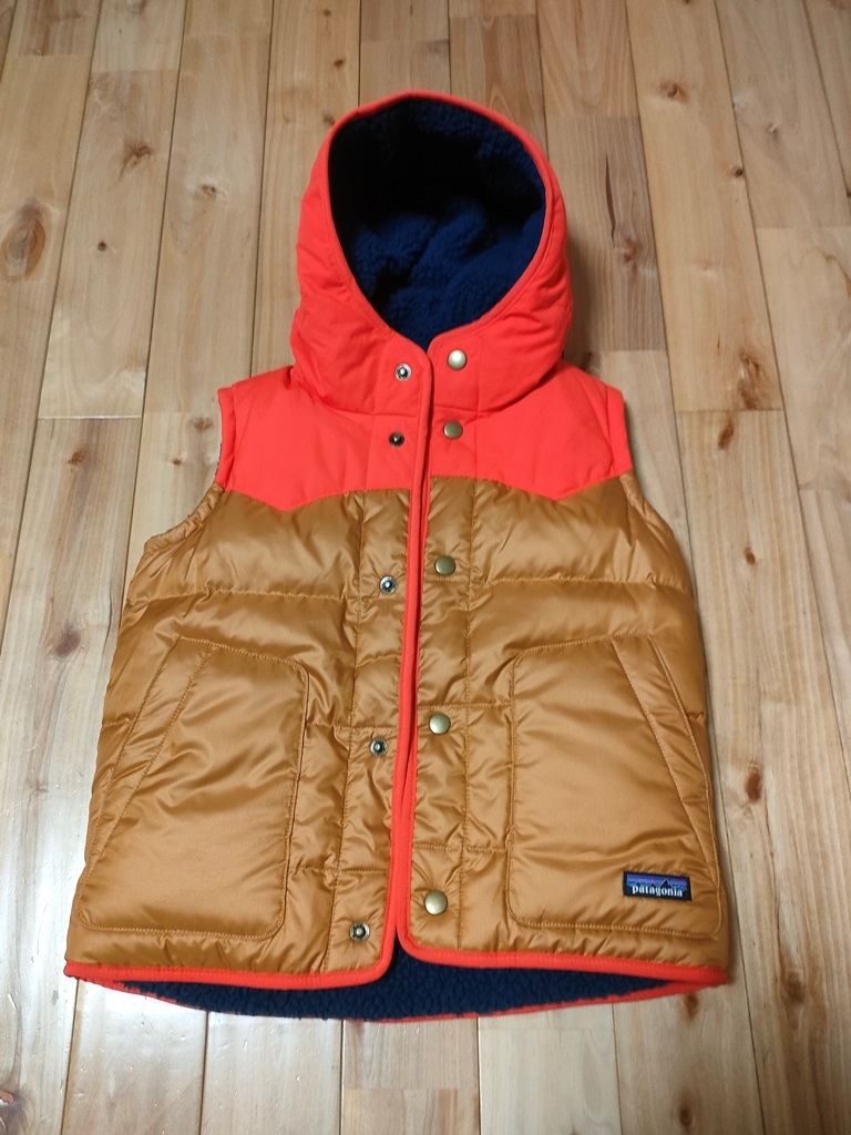 patagonia パタゴニア Sサイズ(7-8) Girls’ Reversible Bivy Hoody Vest 68320 UMBR FA20　リバーシブル　フーディ　ダウンベスト