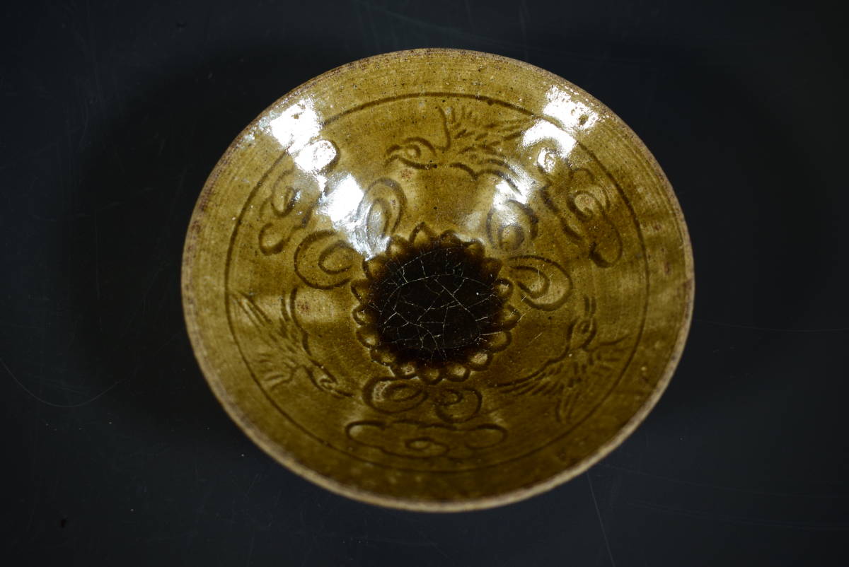 【和】(8250)　中国古玩　唐物　雲鶴文印刻青磁茶碗　小平碗_画像2