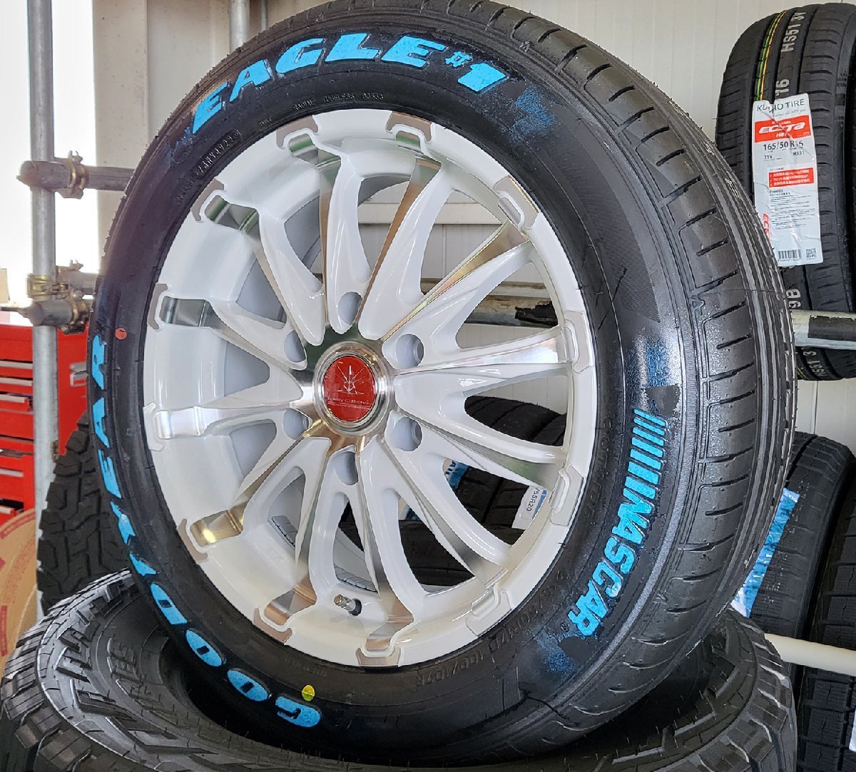 ハイエース200系 ホイールセット 新品4本セット 215/60R17 グッドイヤー ナスカー ホワイトレター BD12 17インチ_画像3