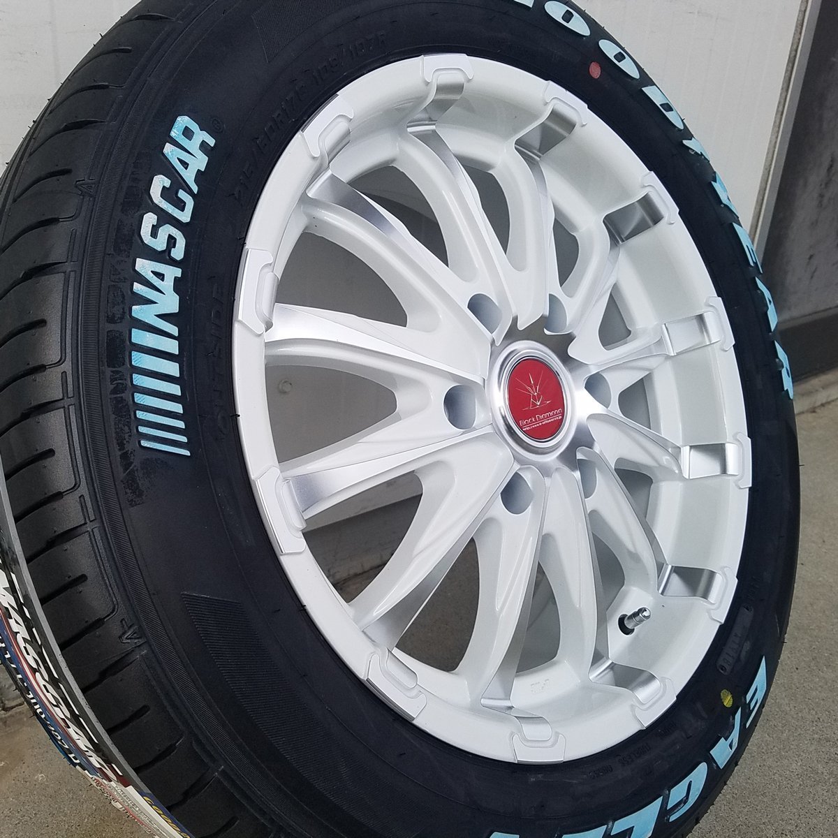 車検対応 Bounty Collection BD12 200系ハイエース・レジアスエース専用 グッドイヤー ナスカー 215/60R17 新品タイヤホイールセット_画像5