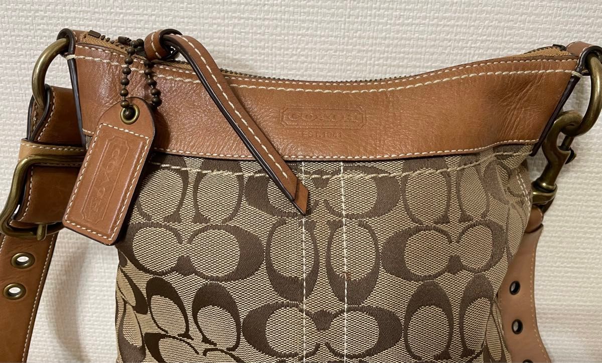 美品 Coachコーチショルダーバッグハンドバッグブラウンシグネチャー茶総柄