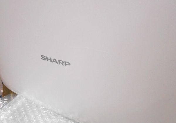 ★SHARP 【KI-RS50】 加湿空気清浄機 2023年製 極上品 ほぼ未使用 付属品完備 プラズマクラスター25000 横浜発★_角度によってわかる薄ら線キズあり