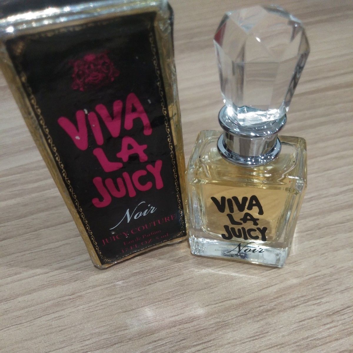 Juicy Couture ジューシークチュール ビバラジューシー・ノワール 5ml 小型香水 ※ 箱に劣化あり ゆうパケット発送_画像1