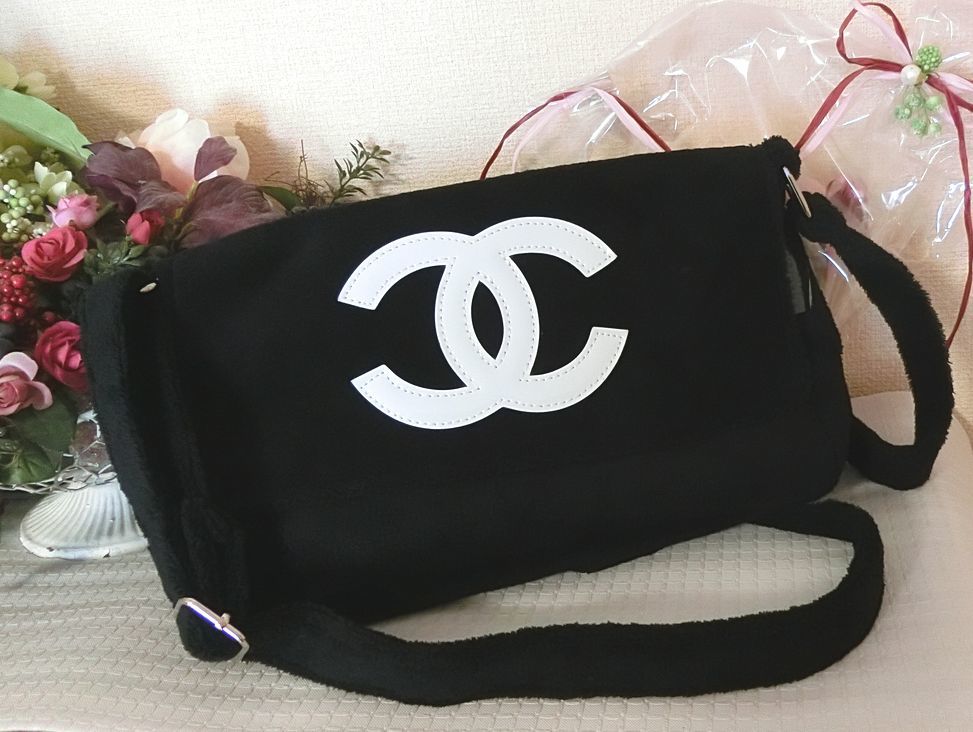 CHANEL シャネル ノベルティ メッセンジャー ショルダーバッグ CHANEL シャネル ノベルティ メッセンジャー ショルダーバッグ