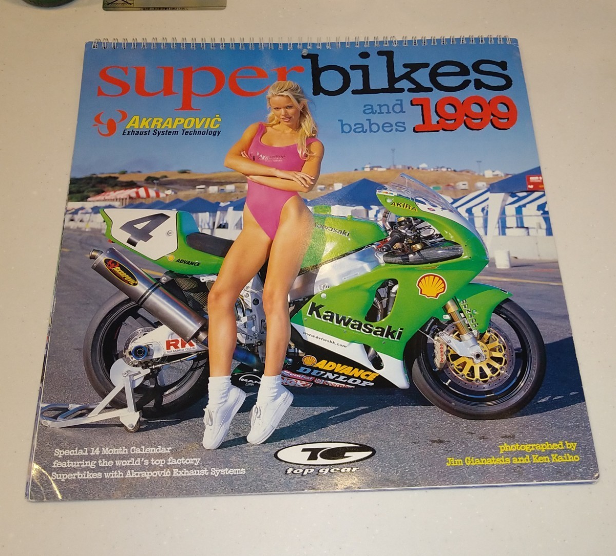 1999年当時物 AKRAPOVIC マフラー ワールド スーパーバイク 美女カレンダー カワサキZX7RR 柳川 ヤマハYZF750SP 芳賀 スコット ラッセル_画像1