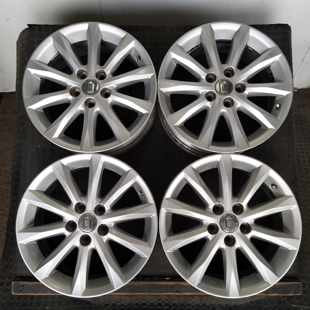 管理番号:S12-100【4本価格】【17x7J 5x114.3 ET+45 ハブ60】トヨタTOYOTA純正・200系クラウン等・直接引取可能・適格請求書発行可能