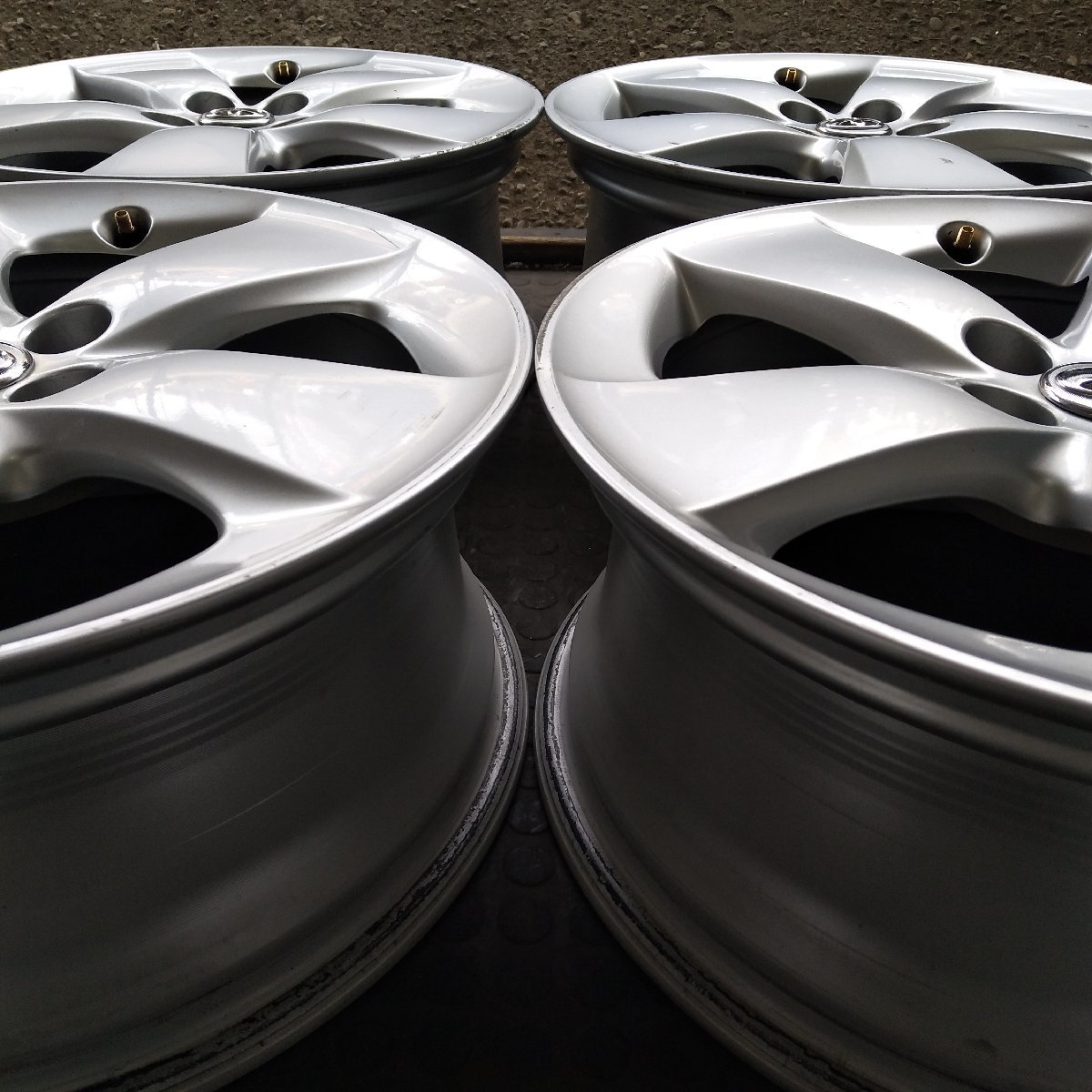 管理番号：Ｓ12-113【4本価格】【17x7J 5x100 ET+50 ハブ54】トヨタTOYOTA純正・プリウスZVW30等・直接引取可能・適格請求書発行可能_画像2