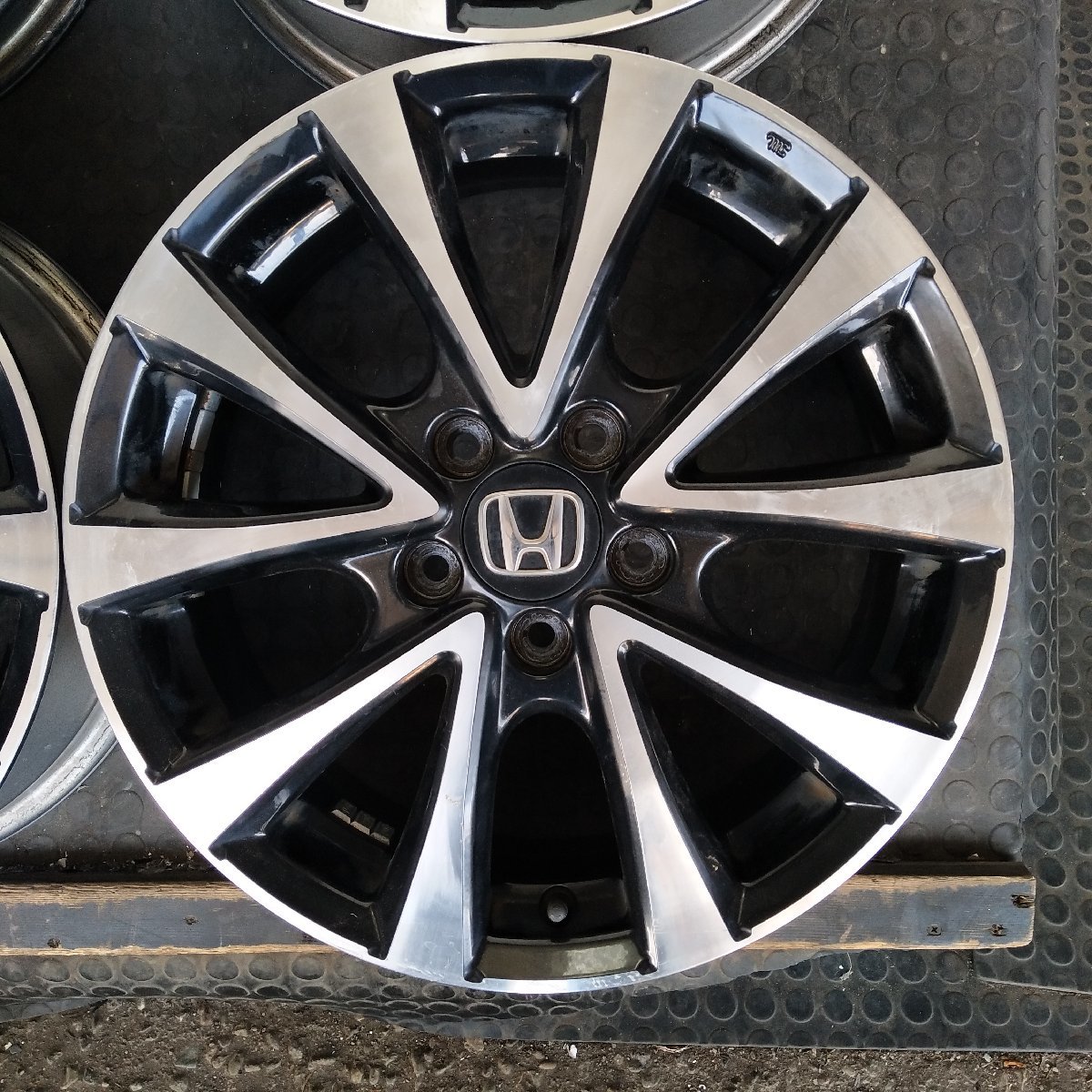 管理番号：A1-80【4本価格】【17x6J 5x114.3 ET+50 ハブ64】ホンダHONDA純正・ストリーム アコード等・ブラポリ・適格請求書発行可能_画像4