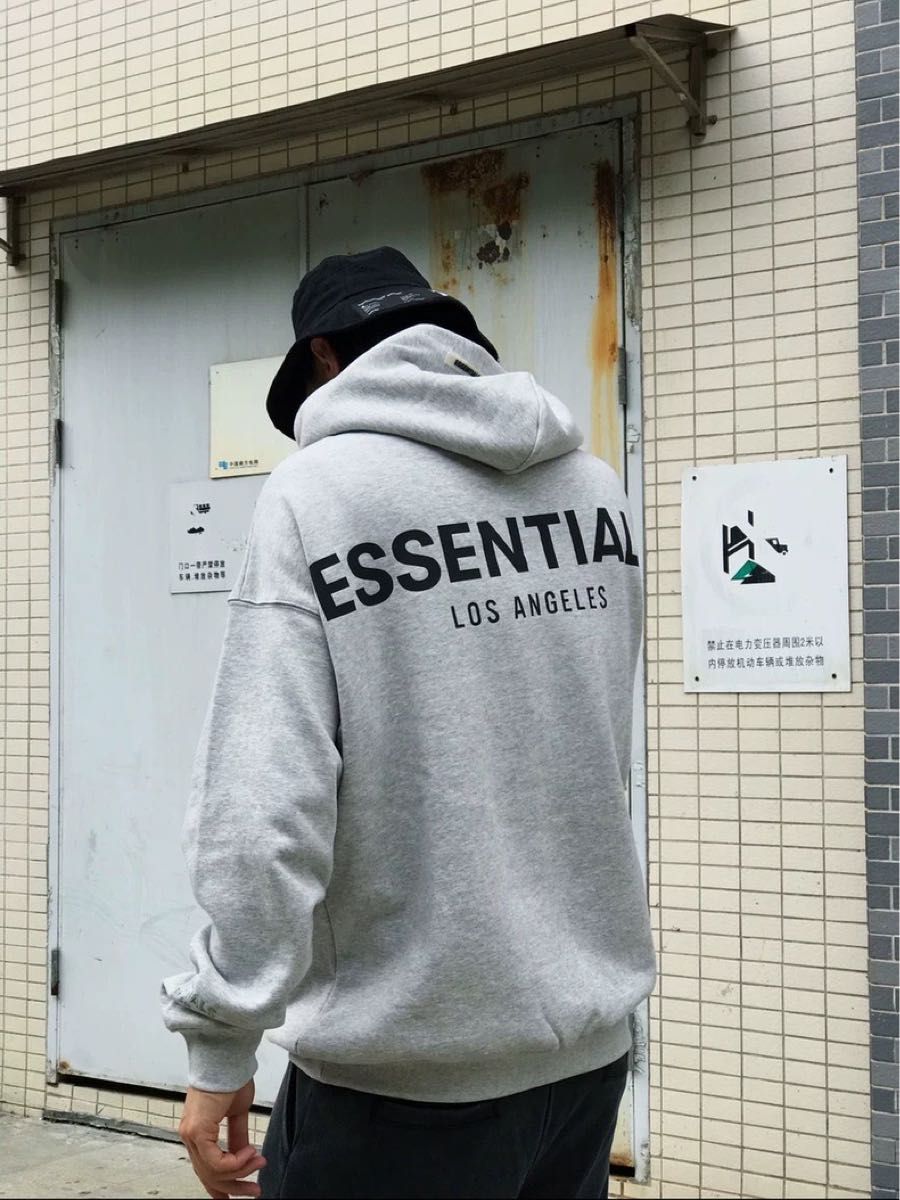 定価販売 essentials グレー スウェット 灰色反射フォント人気ロゴs